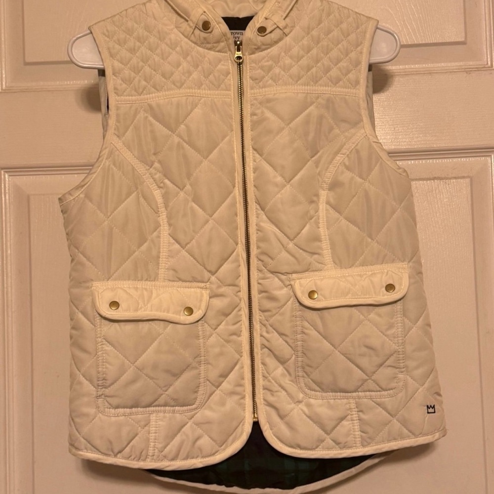 Crown & Ivy Cream Quilted Vest